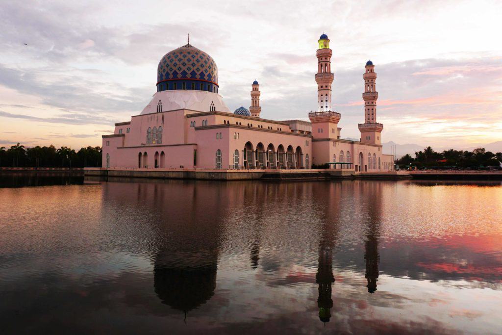 kota-kinabalu-city-mosque-sunrise-things-to-do-in-kota-kinabalu-malaysia-5-1-1024x683.jpg