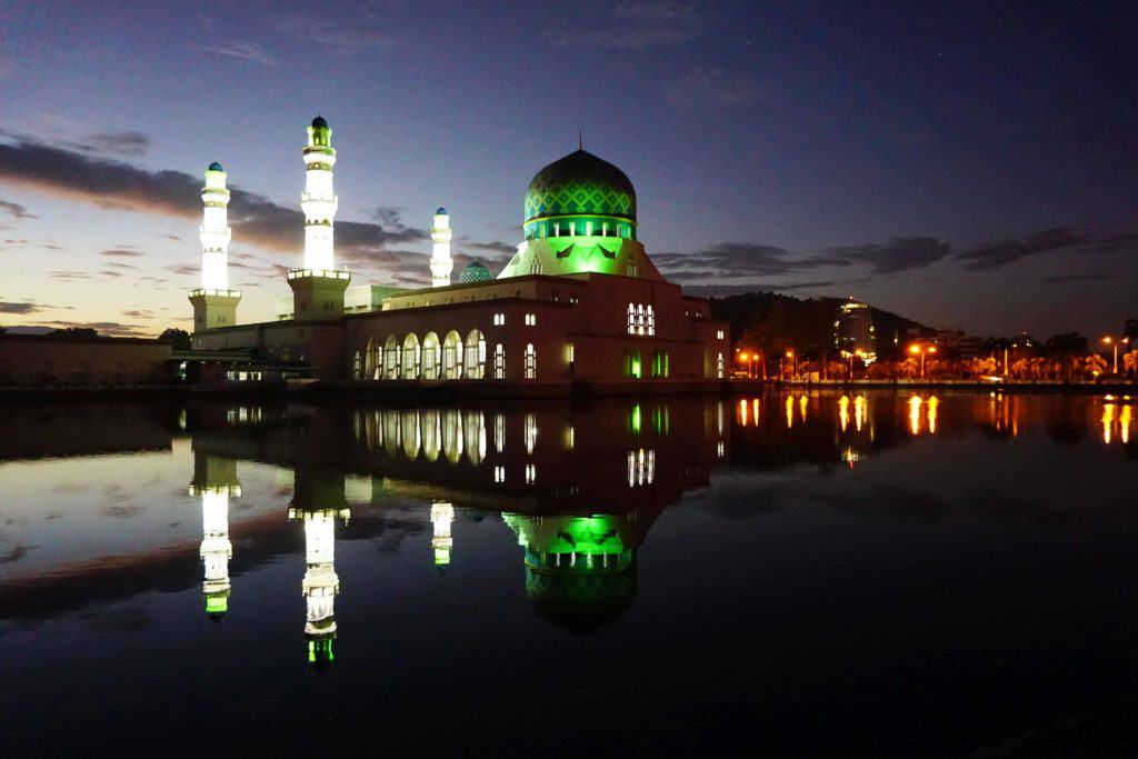kota-kinabalu-city-mosque-sunrise-things-to-do-in-kota-kinabalu-malaysia-4-1-1024x683.jpg