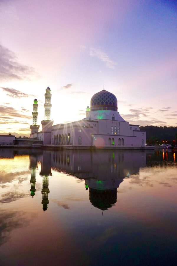 kota-kinabalu-city-mosque-sunrise-things-to-do-in-kota-kinabalu-malaysia-1-600x900.jpg