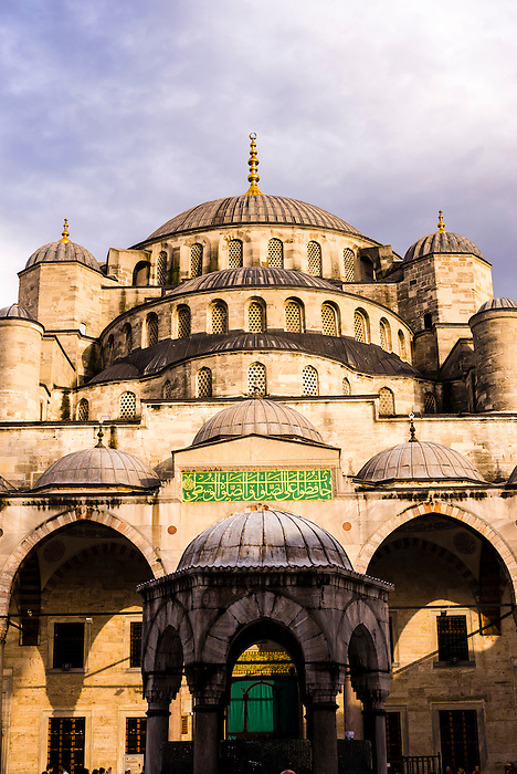 Domes-of-Blue-Mosque-Sultan-Ahmed-Mosque-or-Sultan-Ahmet-Camii-Istanbul-Turkey-2.jpg