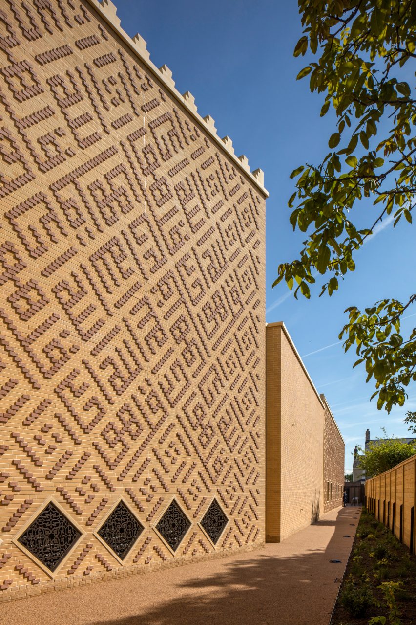 Arch2O-cambridge-mosque-marks-barfield-architects-3.jpg