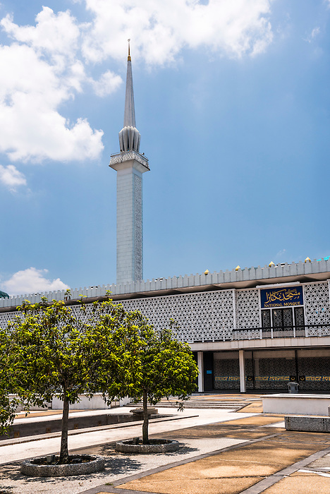 National-Mosque-Masjid-Negara-Mosque-or-Grand-Mosque-Kuala-Lumpur-Malaysia-12.jpg